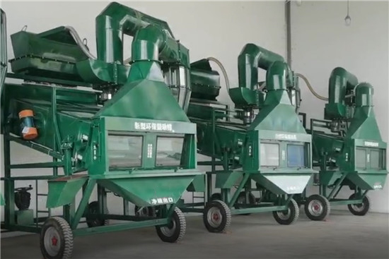 Environmental protection single cleaning vibrating screen in the project