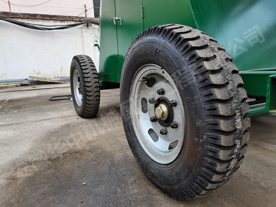 Walking mechanism of steering telescopic loading belt conveyor