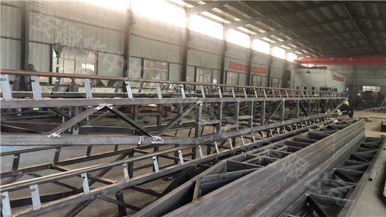 焊接的登高抛粮移动式皮带输送机的机架结构