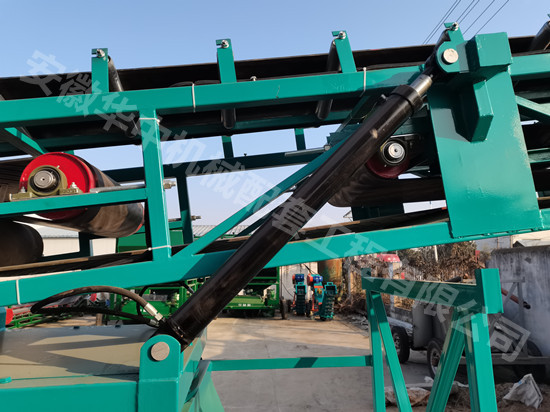 Lifting device of steering telescopic loading belt conveyor